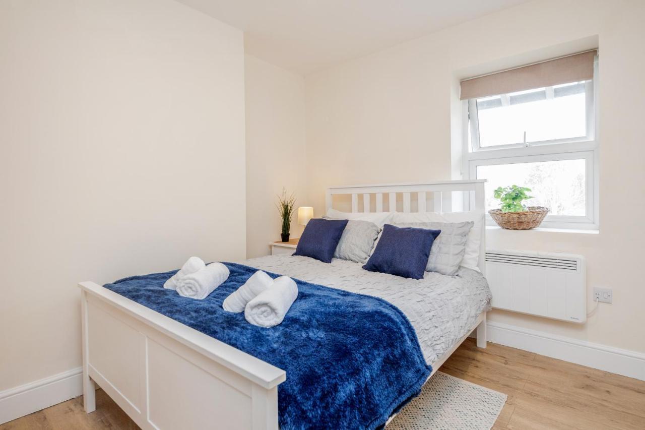 Apartment Stunning Modern Spacious 2 Bed Flat, Free Parking, Rural
