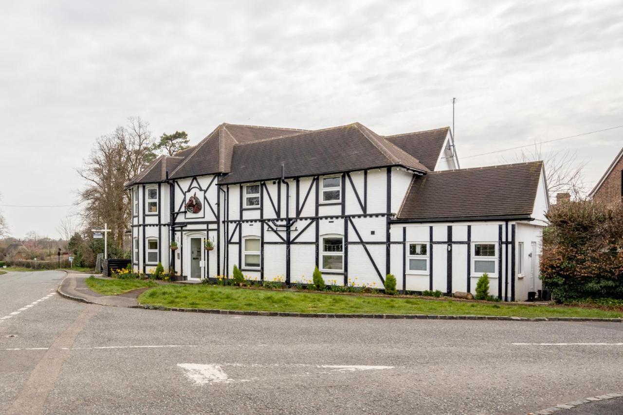 Apartment Stunning Modern Spacious 2 Bed Flat, Free Parking, Rural *