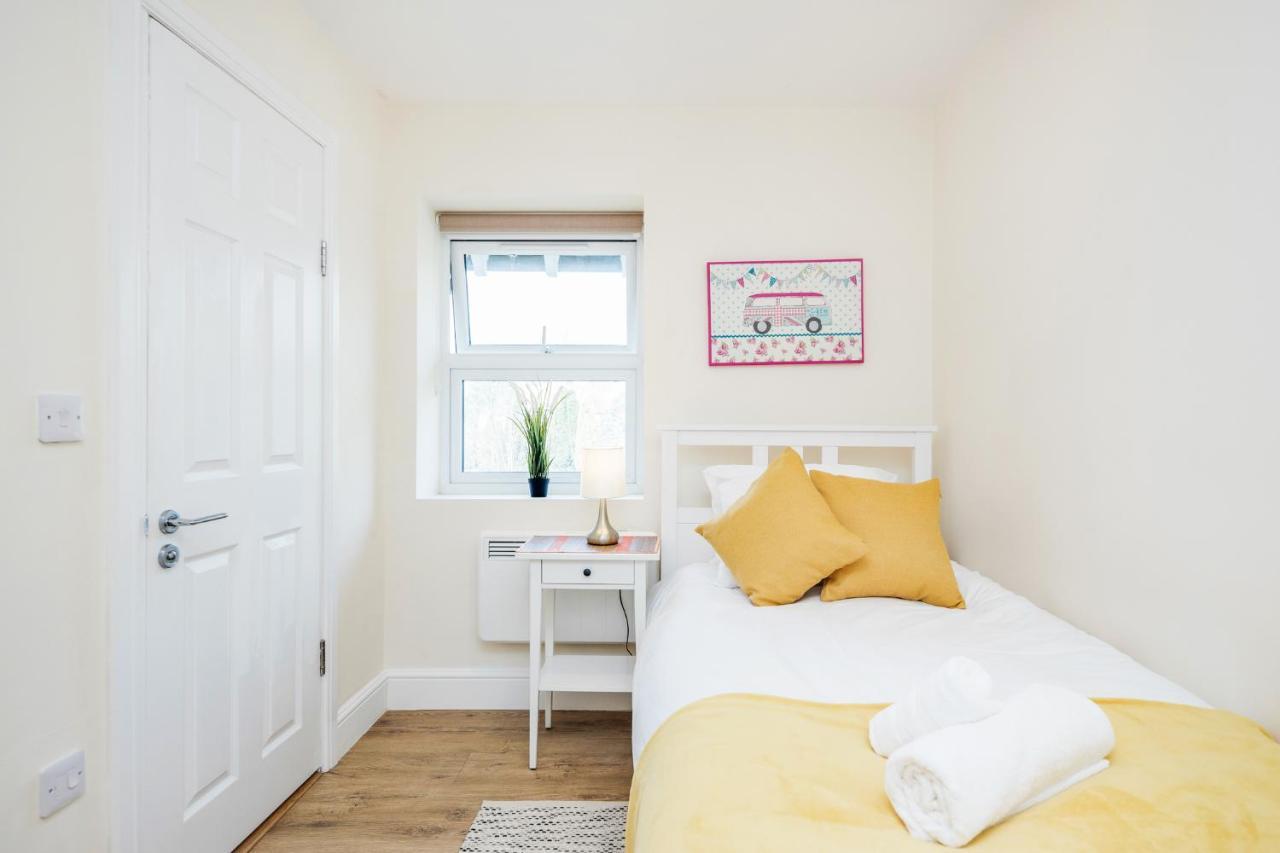 Apartment Stunning Modern Spacious 2 Bed Flat, Free Parking, Rural *