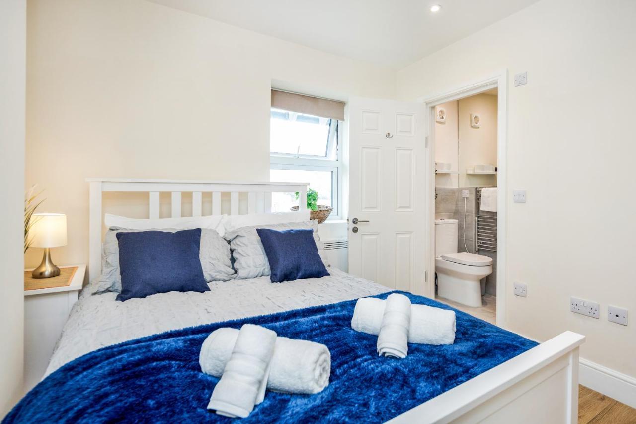 Apartment Stunning Modern Spacious 2 Bed Flat, Free Parking, Rural *